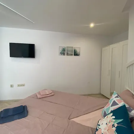 Paradiso 'в' 109 Large Cozy Daire